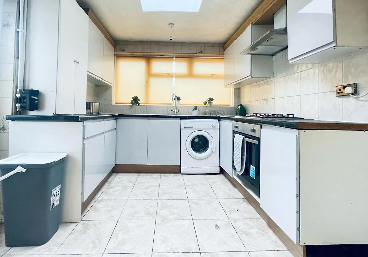 Home In Plaistow & Free Parking London 0*,