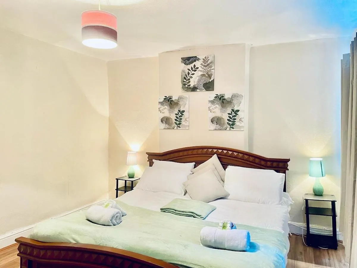 Home In Plaistow & Free Parking London United Kingdom