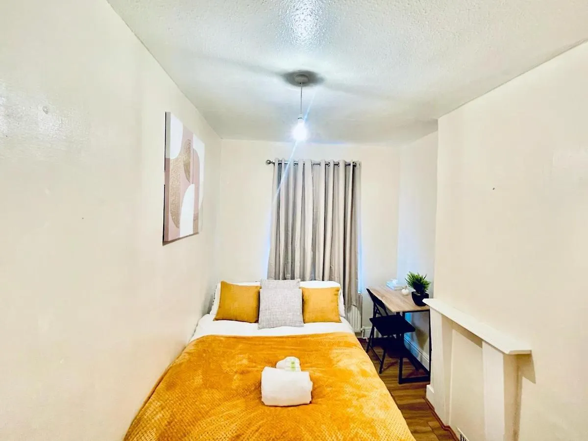 Home In Plaistow & Free Parking London 0*,