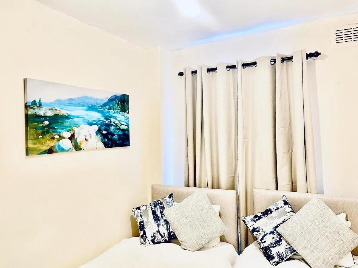 Home In Plaistow & Free Parking London