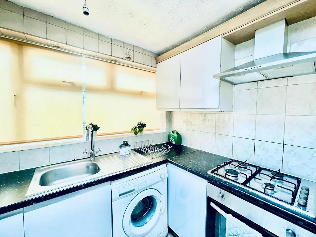 Home In Plaistow & Free Parking London