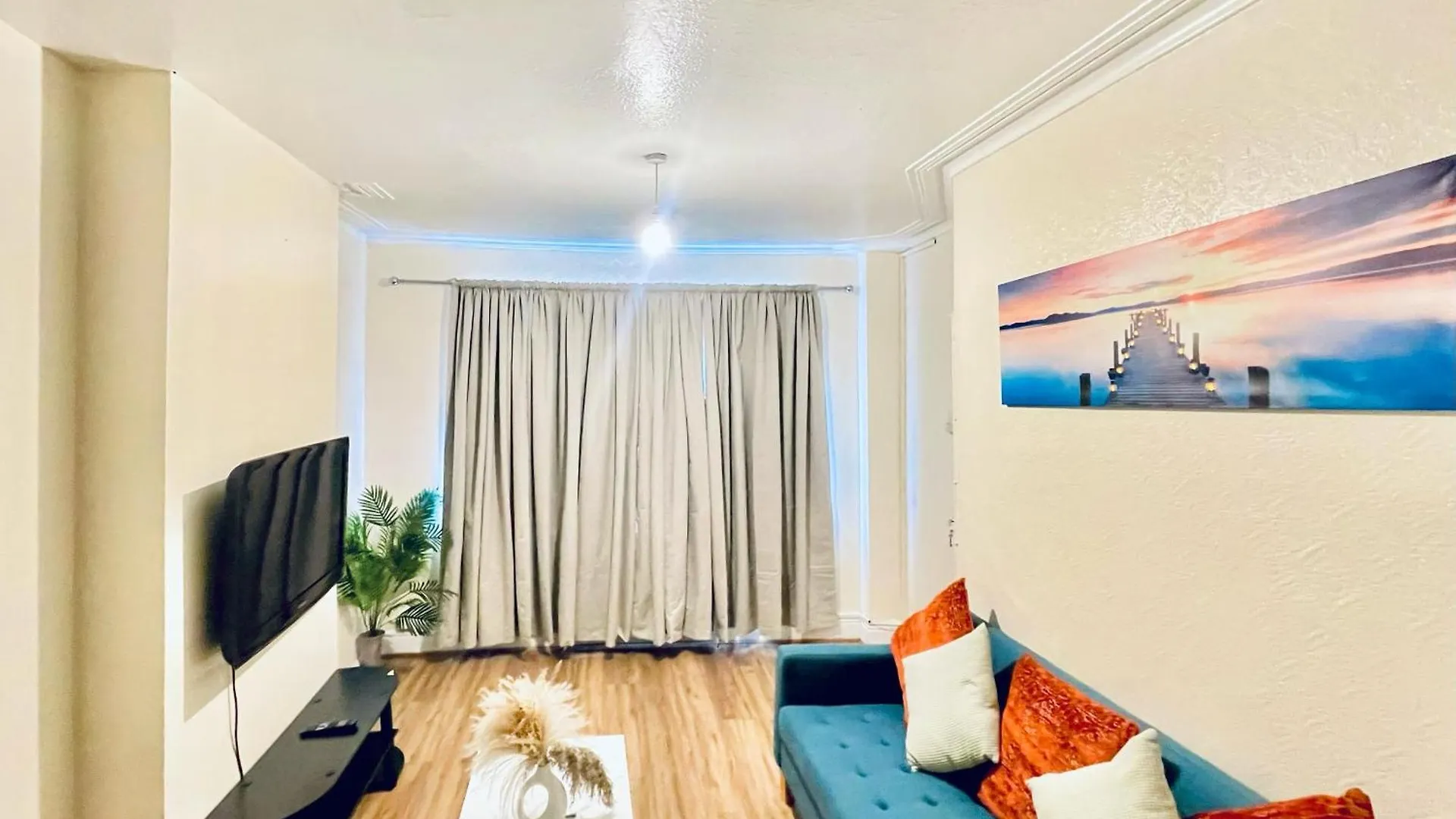Home In Plaistow & Free Parking London Apartment